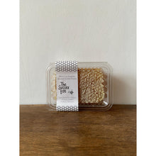 Load image into Gallery viewer, English Heather Comb Honey (227g)
