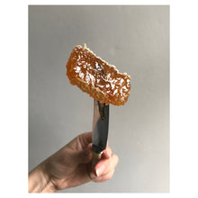 Load image into Gallery viewer, English Heather Comb Honey (227g)